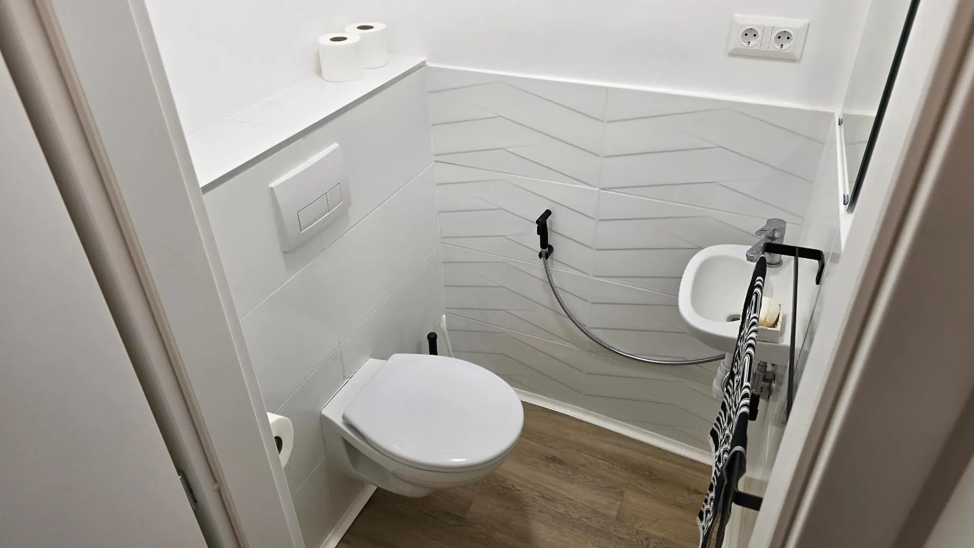 Metropolitan Tranquility Near Deli Railway Station Apartment Budapest