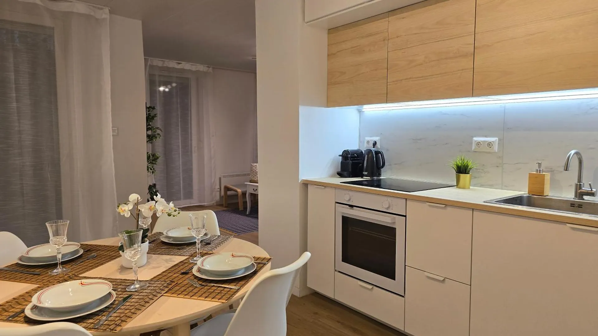 Metropolitan Tranquility Near Deli Railway Station Apartment Budapest