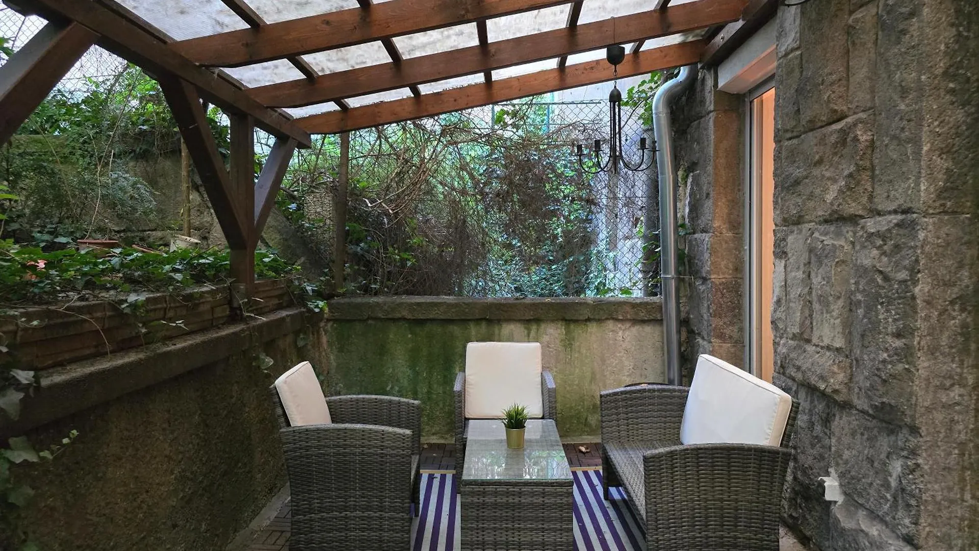 Metropolitan Tranquility Near Deli Railway Station Apartment Budapest