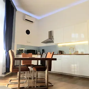 Luxurious With Balconies In Downtown Bp Budapest