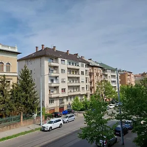 B30 Budapest